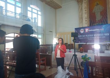 Pdt. Eunike Tololiu Ajak Warga GMIM Manfaatkan Multimedia Untuk Menginjil