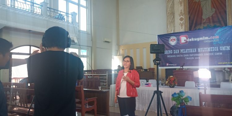 Pdt. Eunike Tololiu Ajak Warga GMIM Manfaatkan Multimedia Untuk Menginjil