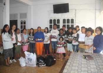KPAS GMIM Bawa Seragam Dan Sepatu Di Panti Asuhan Nazaret Tomohon