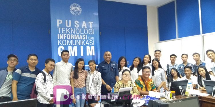 Peserta Katekisasi Jemaat Nafiri Tolombukan Kunjungi Bidang Data Dan Informasi GMIM