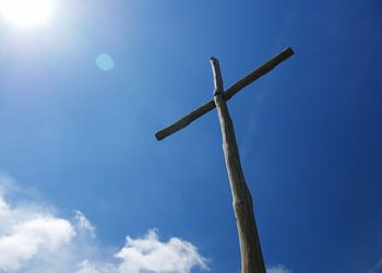 Salib Yesus dan Kekejaman Dunia  (Markus 15:20b-32) + Audio
