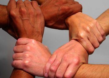 SAPAAN SESAMA WARGA BANGSA MEMPERKOKOH KEYAKINAN , PERSATUAN DAN KESATUAN. Refleksi Yohanes 20:11-18