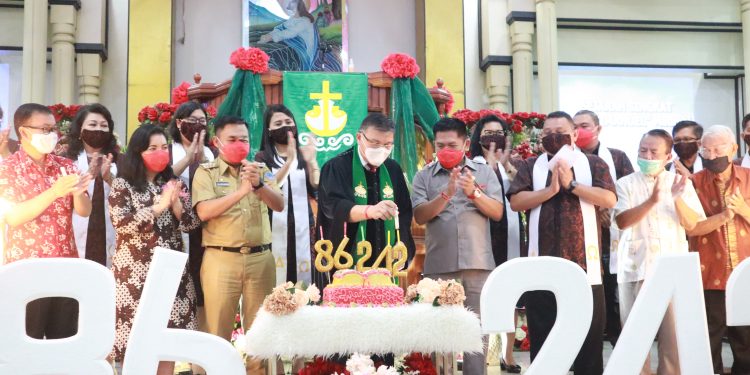 GMIM Imanuel Maumbi Rayakan HUT Ke-242