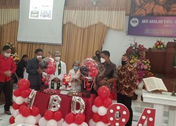 Peletakan Batu Pertama Di HUT Jemaat Sion Teling Sentrum Manado