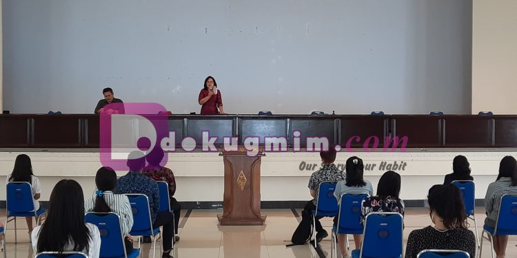 300 Vikaris Pendeta Diterima