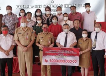 Joune Ganda Hibahkan 2 Miliar untuk GMIM