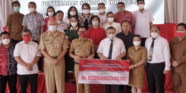 Joune Ganda Hibahkan 2 Miliar untuk GMIM