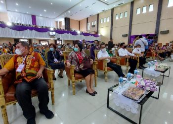Olly Buka Kegiatan Pemilihan Pengurus Kelompok Pelayanan Lansia Sinode GMIM