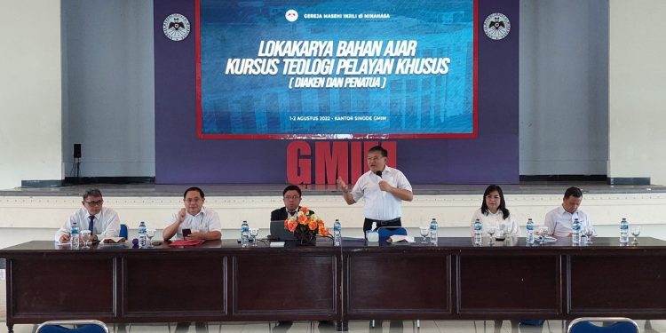 GMIM Gelar Lokakarya Kursus Teologi Untuk Penatua dan Diaken