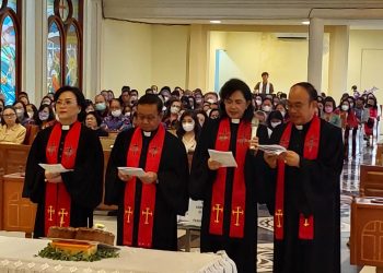 Di HUT Ke 69 GMIM Imanuel Wanea,  Utus Saisab Sambut Talumepa