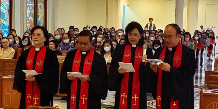 Di HUT Ke 69 GMIM Imanuel Wanea, Utus Saisab Sambut Talumepa