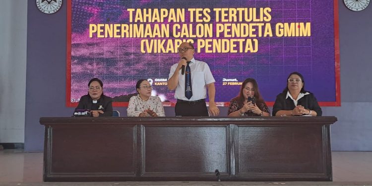 Ketua BPMS GMIM Membuka Kegiatan Tes Tertulis Calon Vikaris GMIM